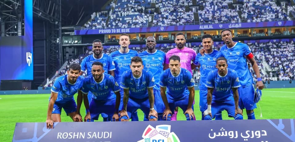 Equipo Al Hilal posando antes del partido