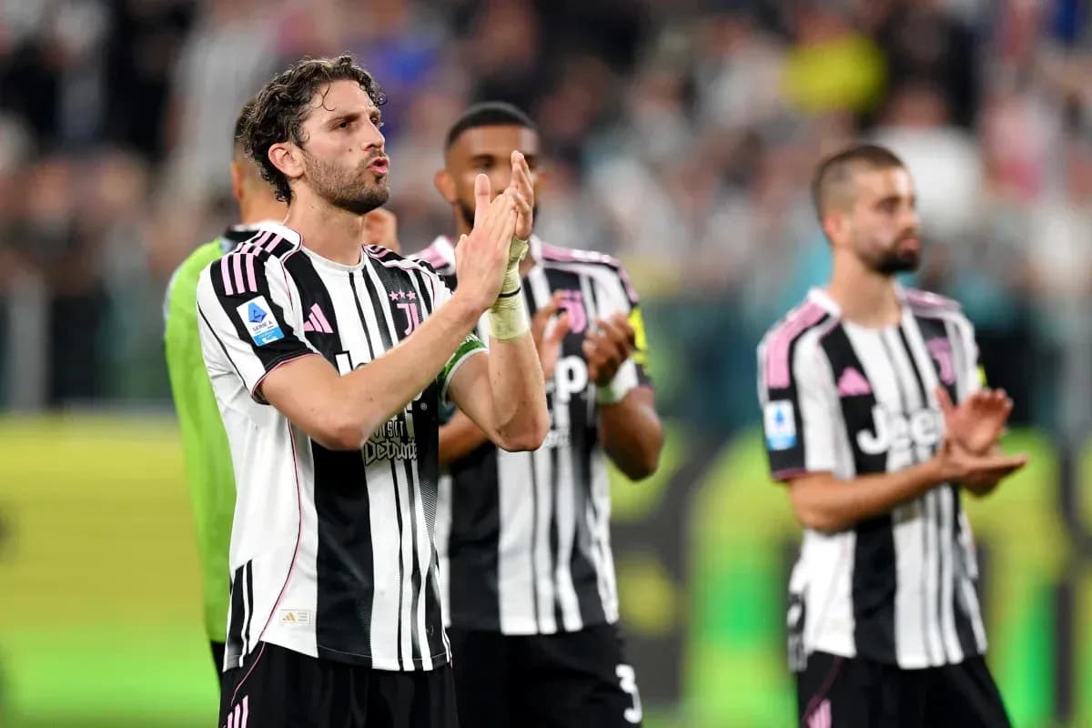 Jugadores de la Juventus aplaudiendo a la afición