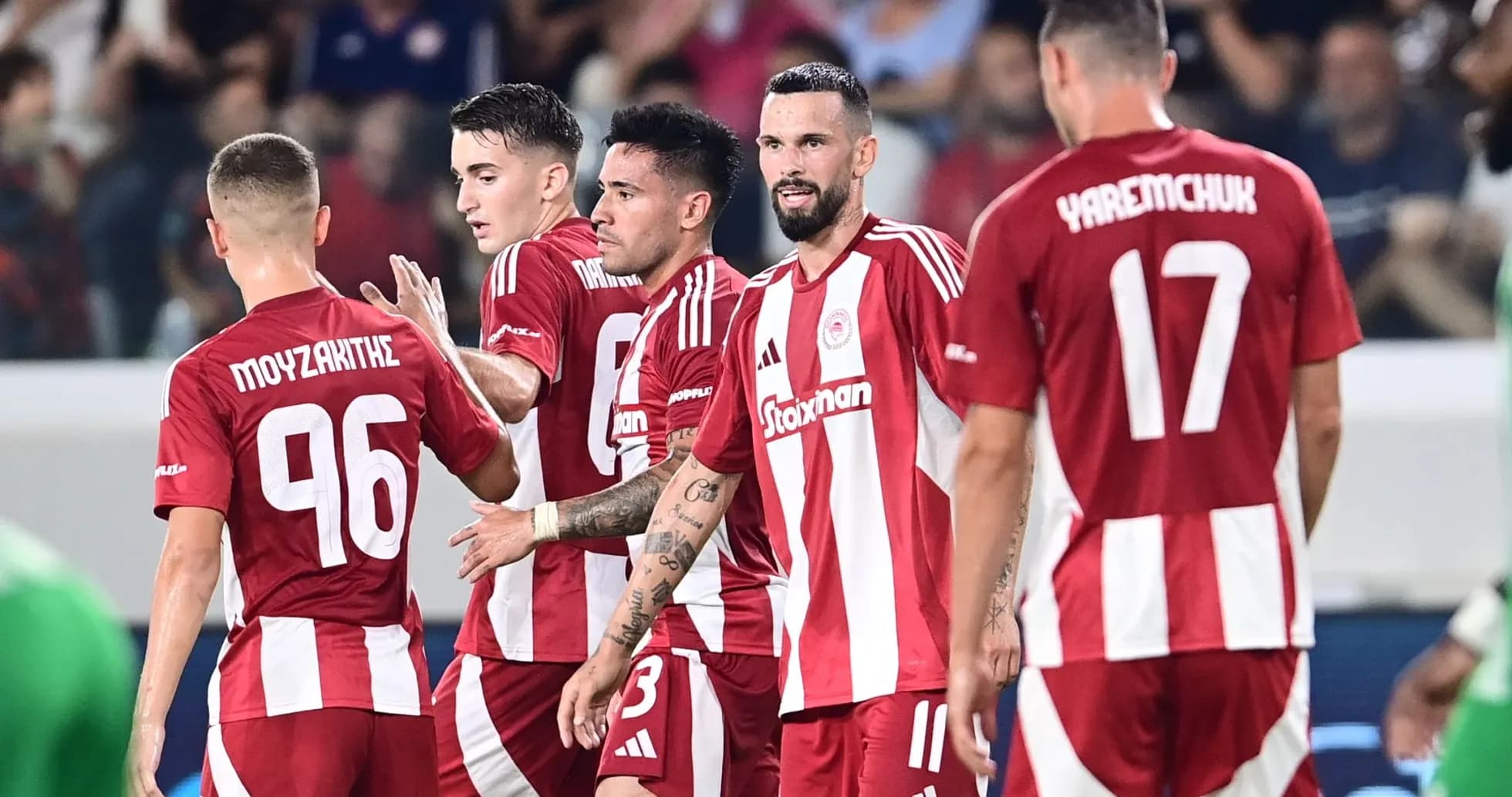 Jugadores del Olympiakos celebrando un gol