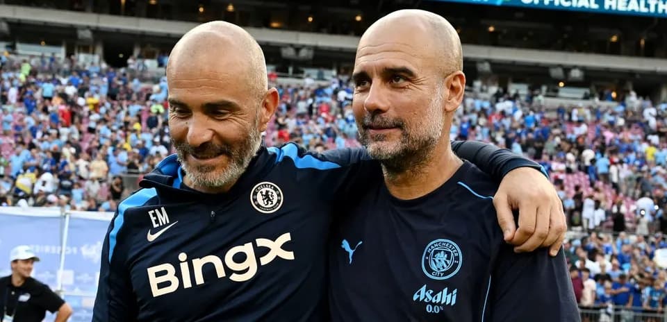 Entrenadores de Chelsea y Manchester City posando juntos