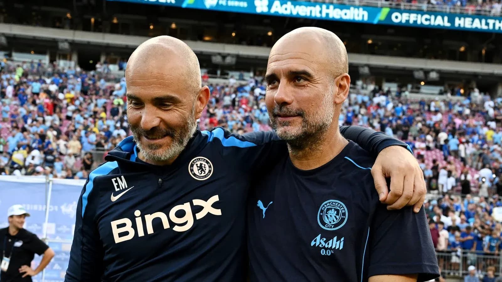 Entrenadores de Chelsea y Manchester City posando juntos