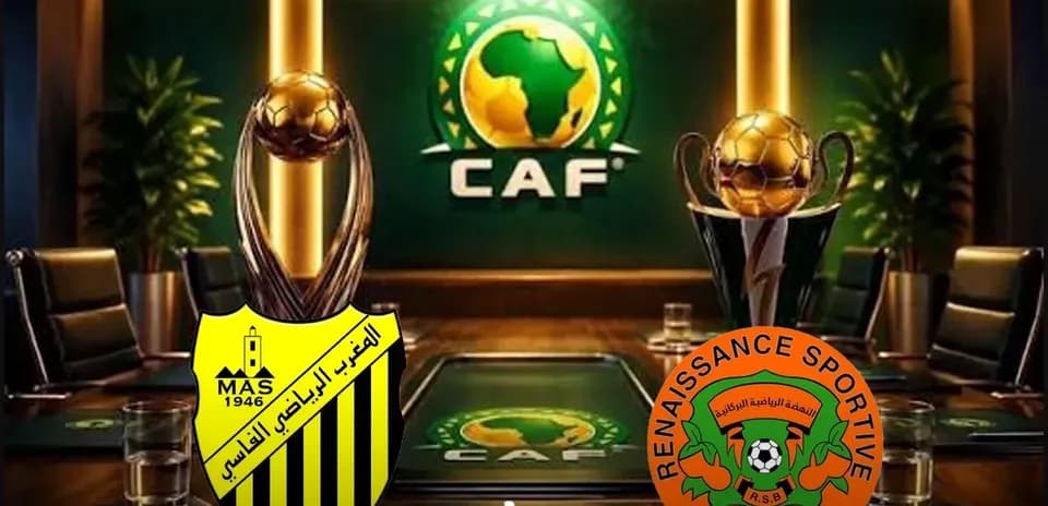 Trofeos de CAF con logos de equipos de fútbol