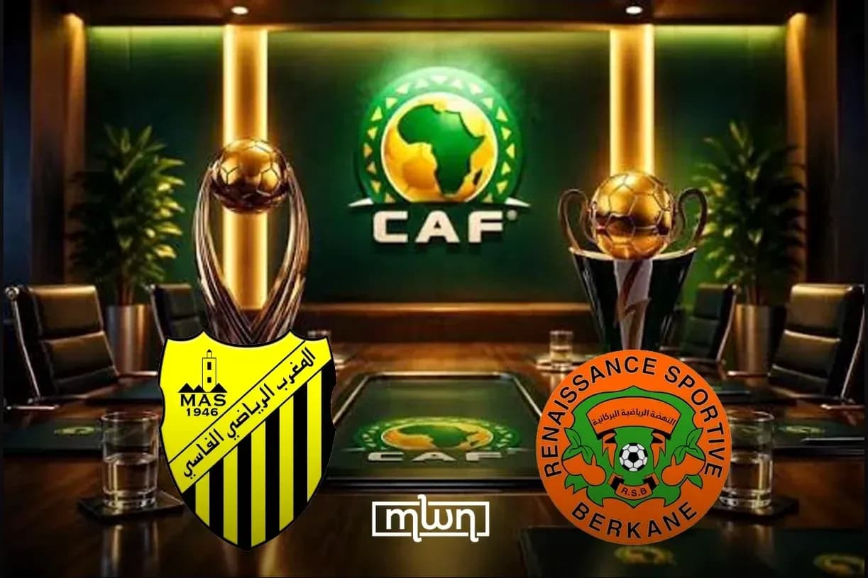 Trofeos de CAF con logos de equipos de fútbol
