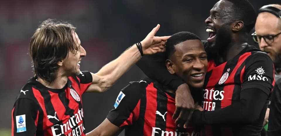 Jugadores de AC Milan celebrando un gol