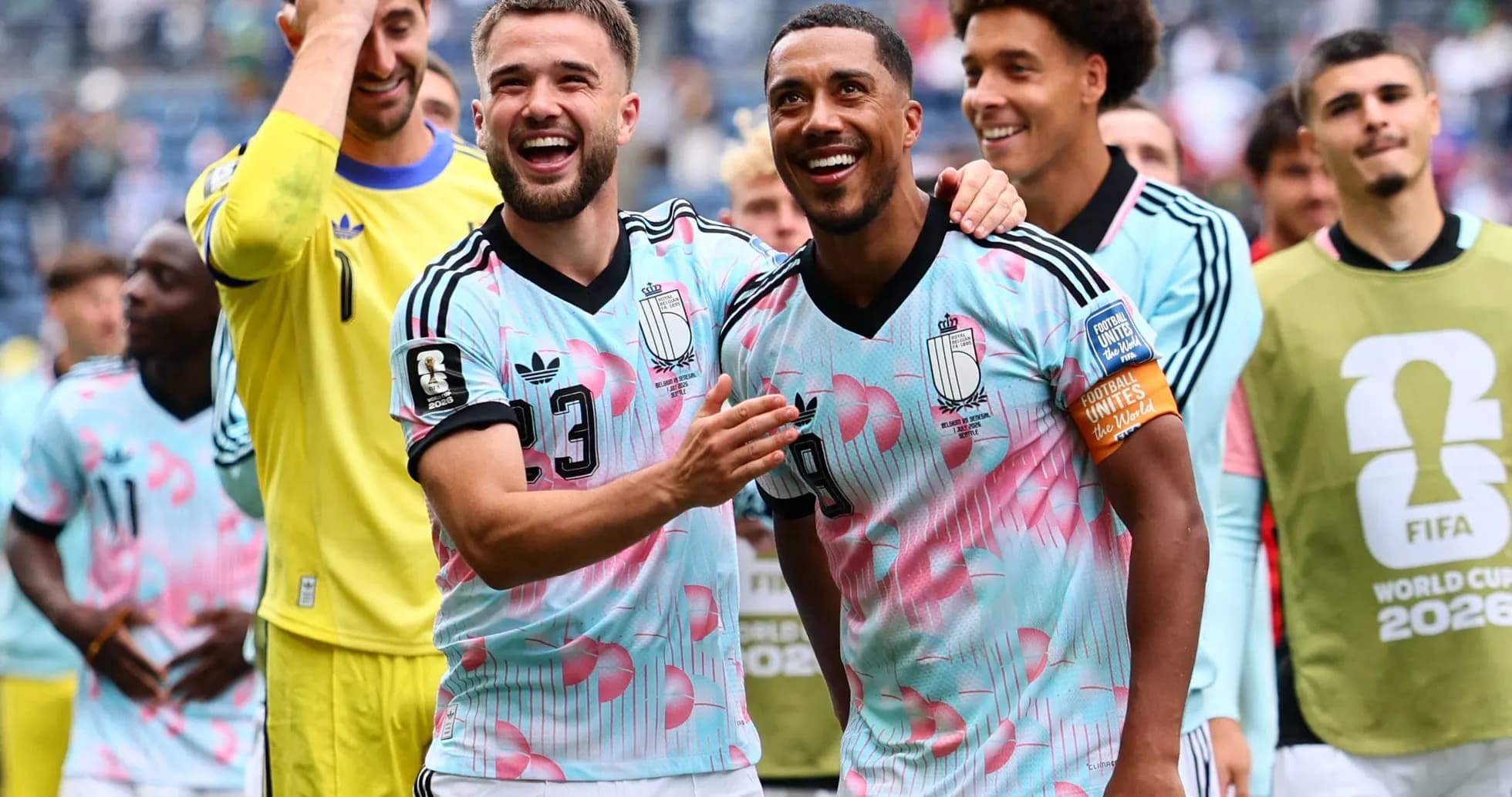 Jugadores de Bélgica celebrando en la cancha