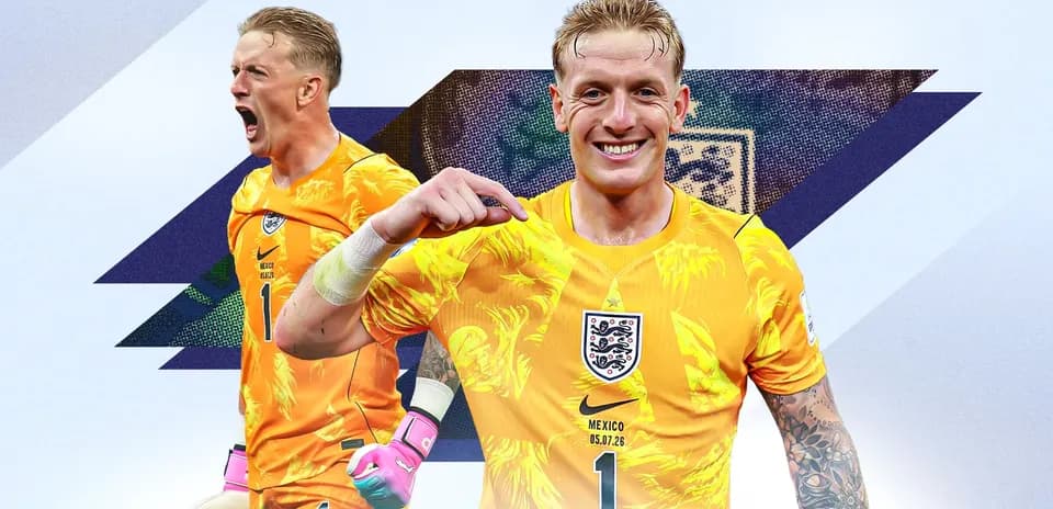 Portero de Inglaterra posando con camiseta amarilla