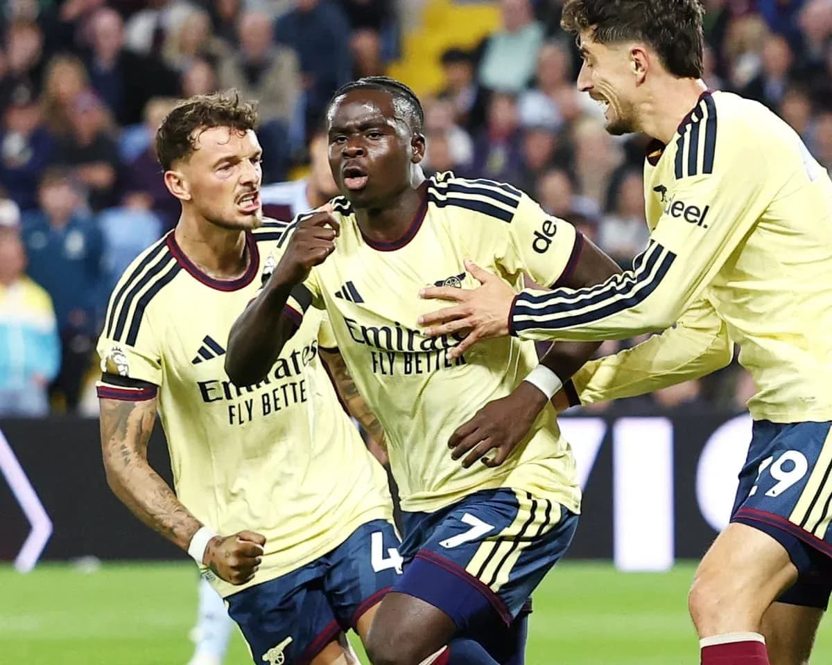 Jugadores de Arsenal celebrando un gol