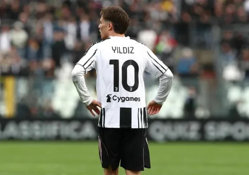 Jugador con camiseta de Juventus, número 10