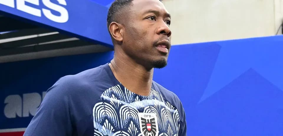 Jugador saliendo del túnel antes del partido