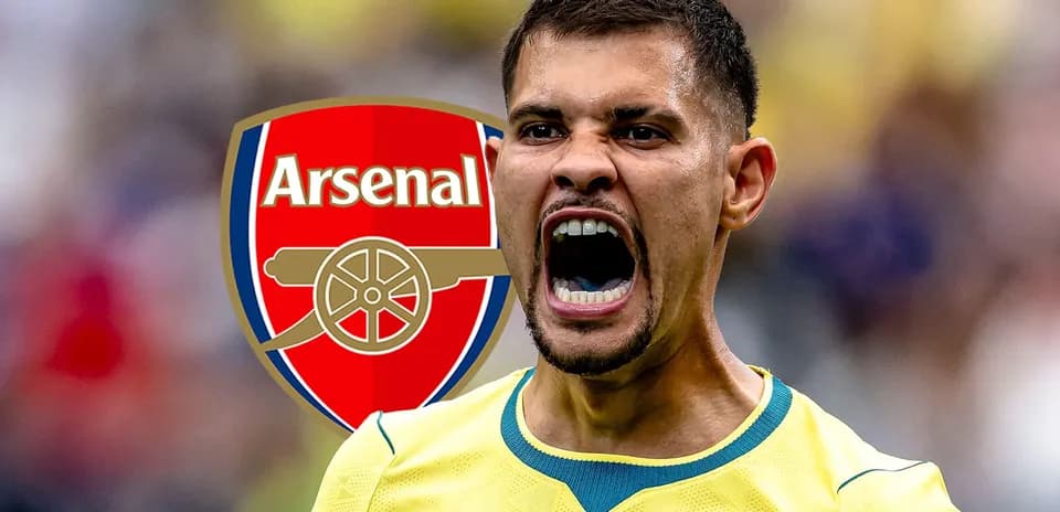Jugador gritando con el logo de Arsenal de fondo