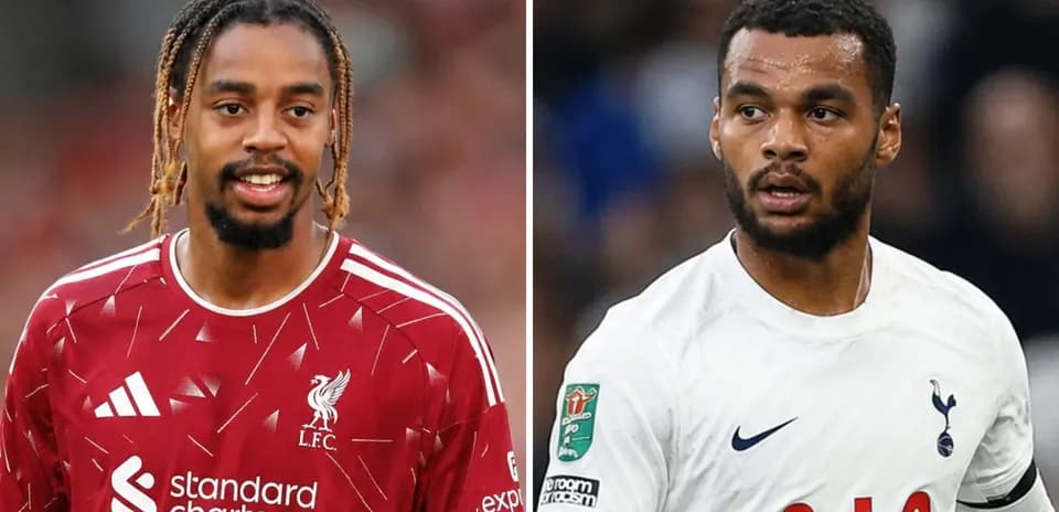 Jugadores de Liverpool y Tottenham en acción