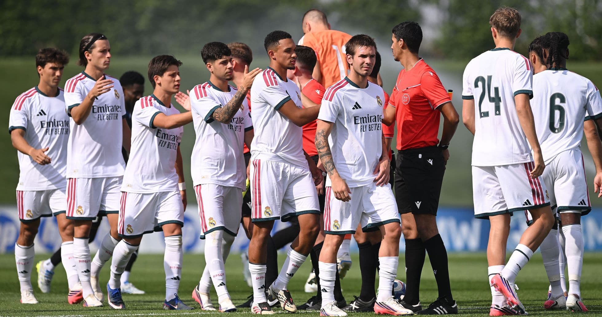 Jugadores del Real Madrid en el calentamiento previo