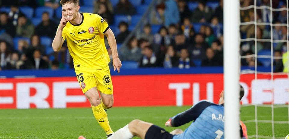 Jugador de Girona celebra un gol