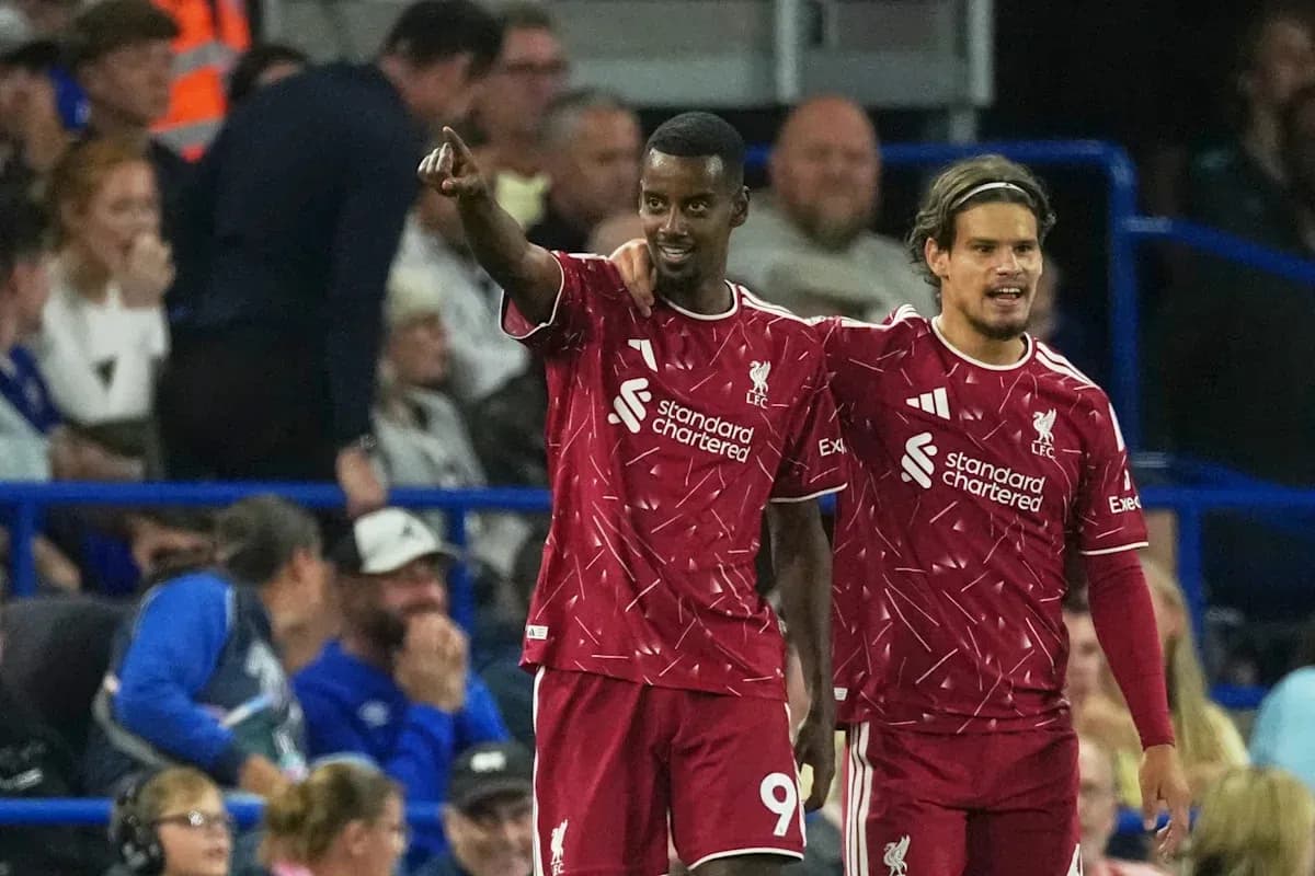 Jugadores de Liverpool celebrando un gol en partido