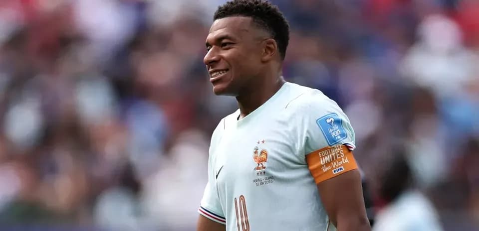 Jugador de Francia con el brazalete de capitán