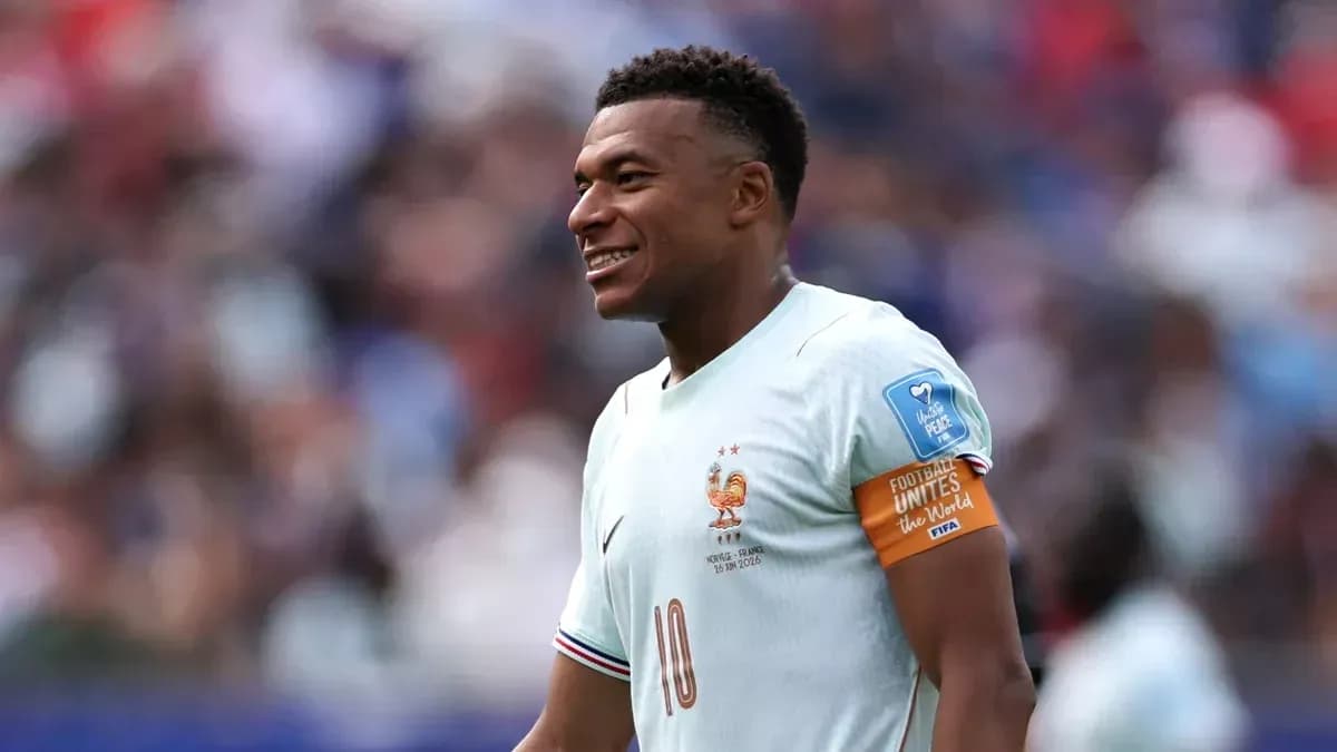 Jugador de Francia con el brazalete de capitán