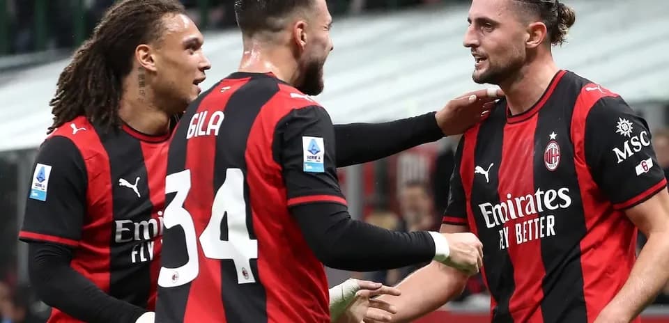 Jugadores de AC Milan celebrando un gol