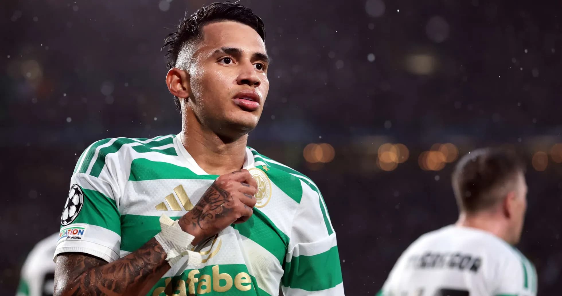 Jugador de Celtic celebrando en el partido