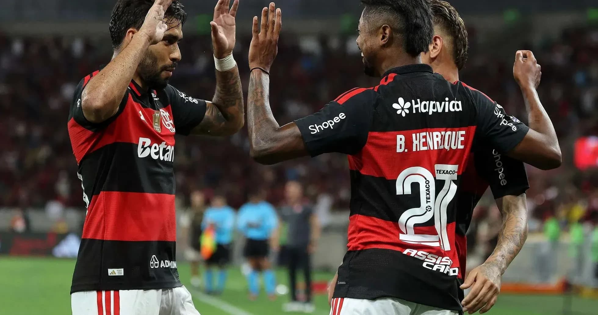 Jugadores de Flamengo celebrando un gol