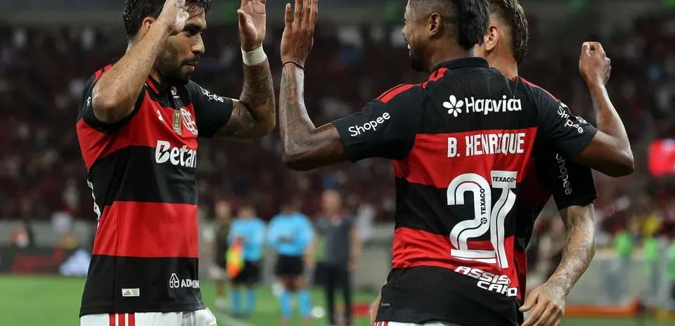 Jugadores de Flamengo celebrando un gol