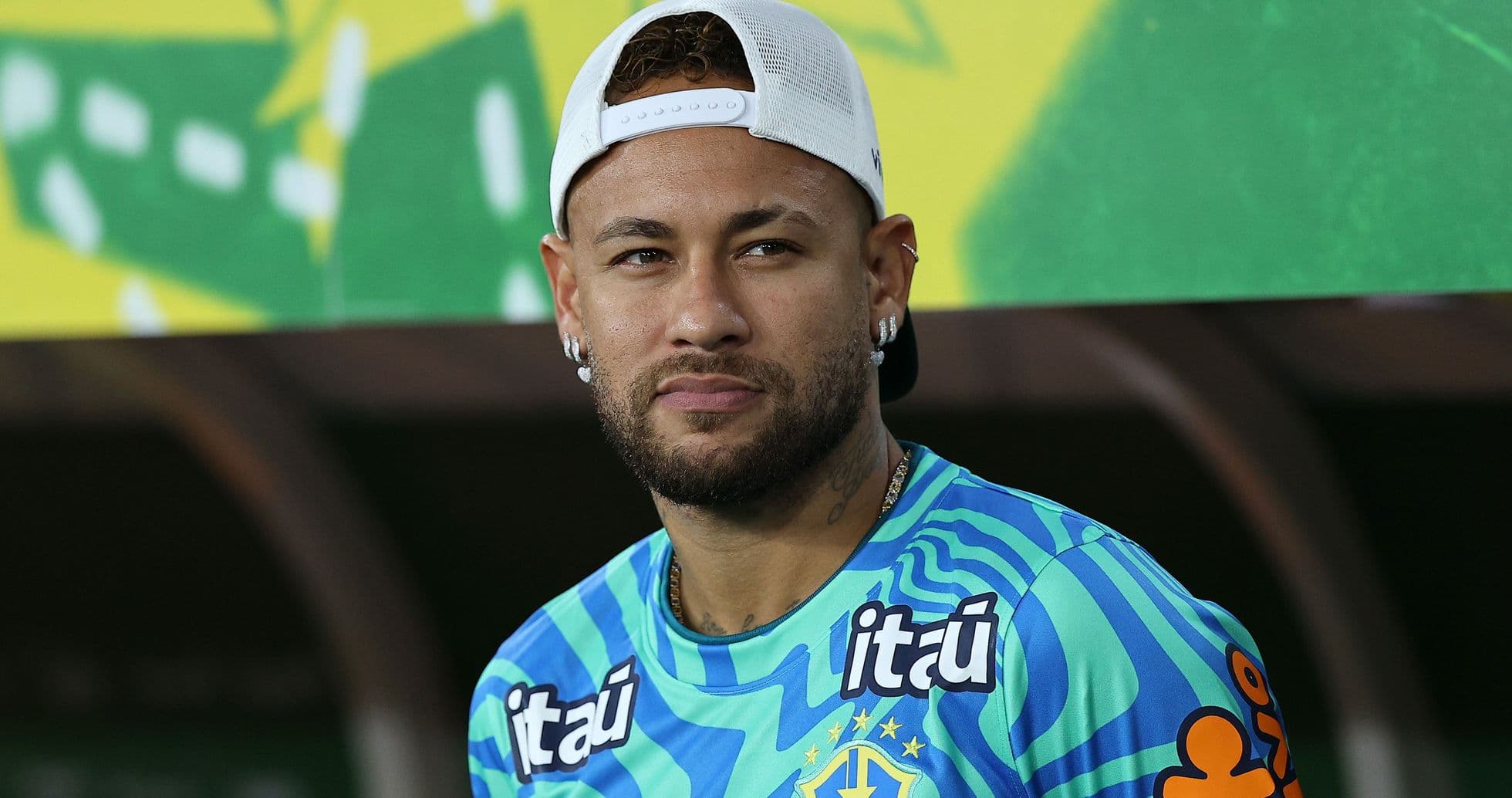 Jugador brasileño en la banca de suplentes