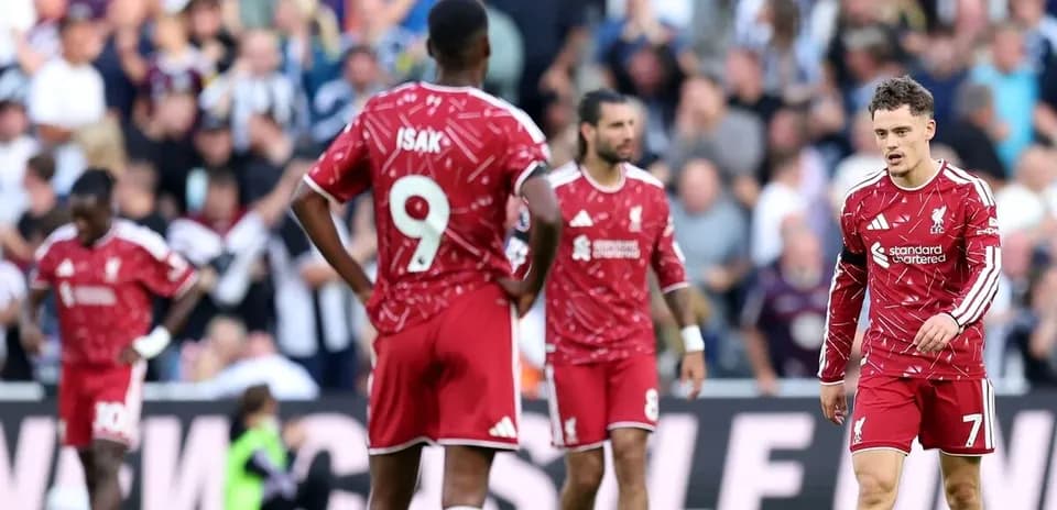 Jugadores de Liverpool en el campo después del partido