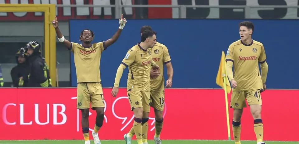 Jugadores de Bologna celebrando un gol