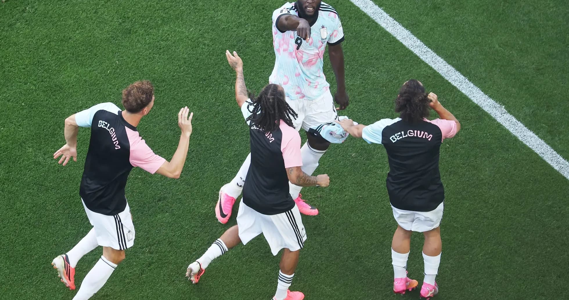 Jugadores de Bélgica celebrando un gol