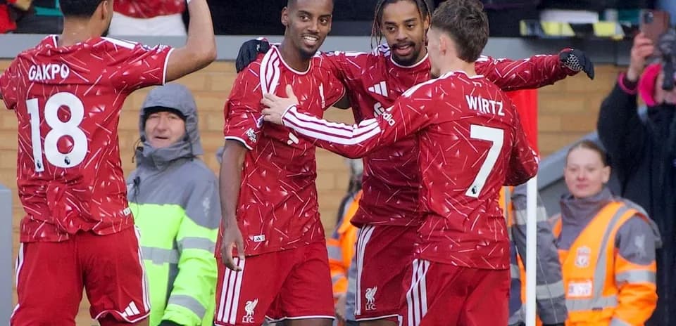 Jugadores de Liverpool celebrando un gol