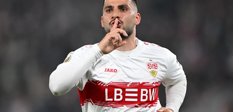 Jugador haciendo gesto de silencio tras anotar gol