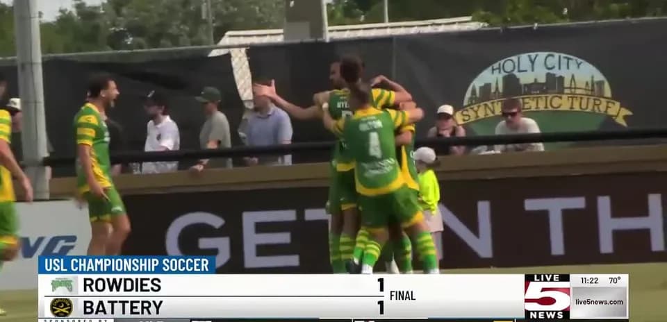 Jugadores del Rowdies celebrando un gol
