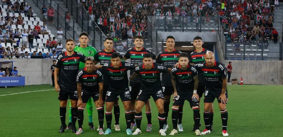 Jugadores de Palestino posando para la foto
