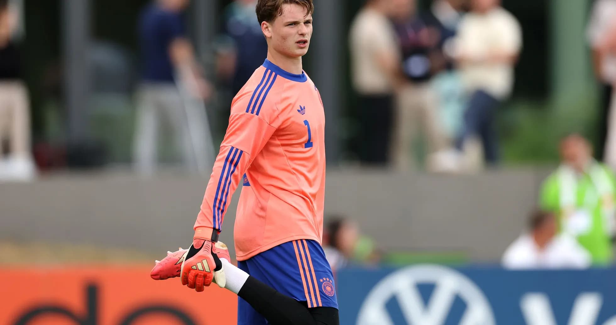 Portero calentando antes del partido con Alemania