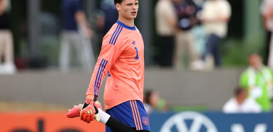Portero calentando antes del partido con Alemania