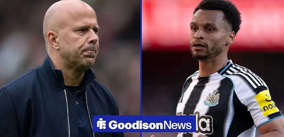 Entrenador y jugador de Newcastle en imágenes separadas
