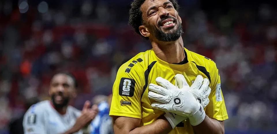Portero celebrando en partido de fútbol