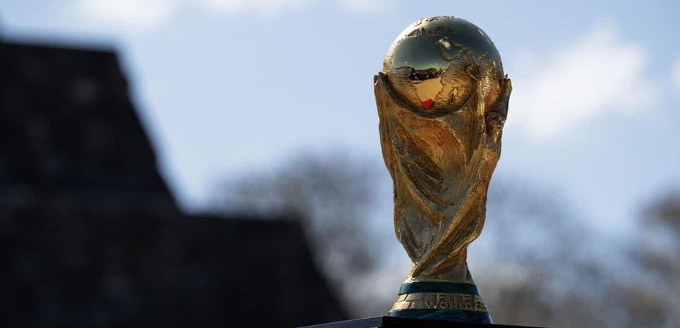 Trofeo de la Copa del Mundo en exhibición