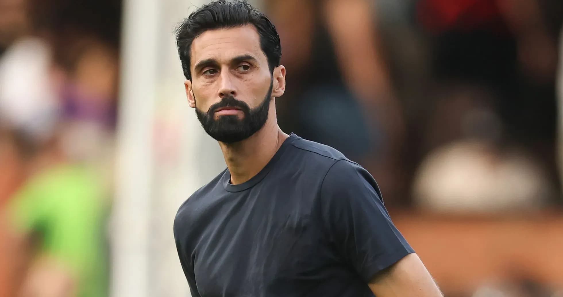 Jugador en la línea de banda durante el partido