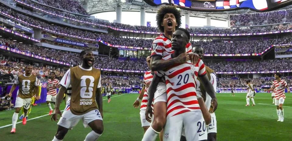 Jugadores de EE. UU. celebrando un gol en el Mundial