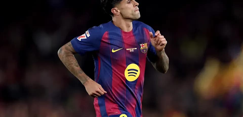 Jugador del FC Barcelona corriendo durante el partido