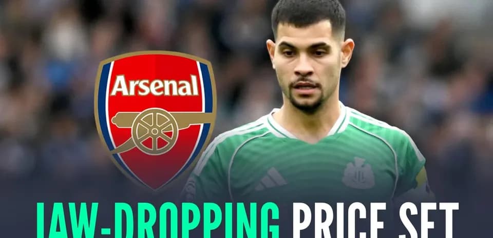 Jugador con camiseta verde frente al logo de Arsenal