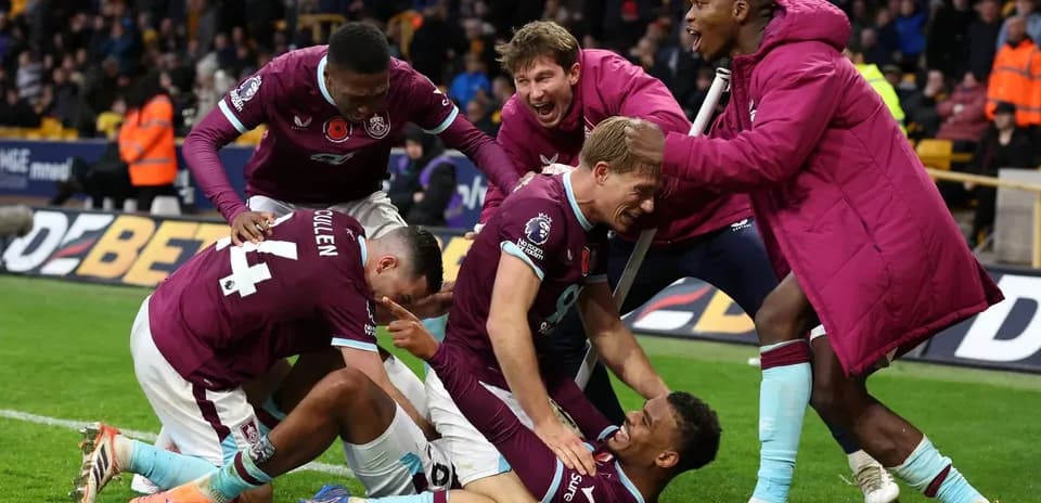 Celebración de jugadores de Burnley tras un gol
