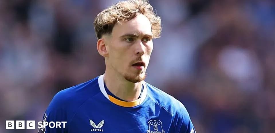 Jugador de Everton en el campo durante el partido