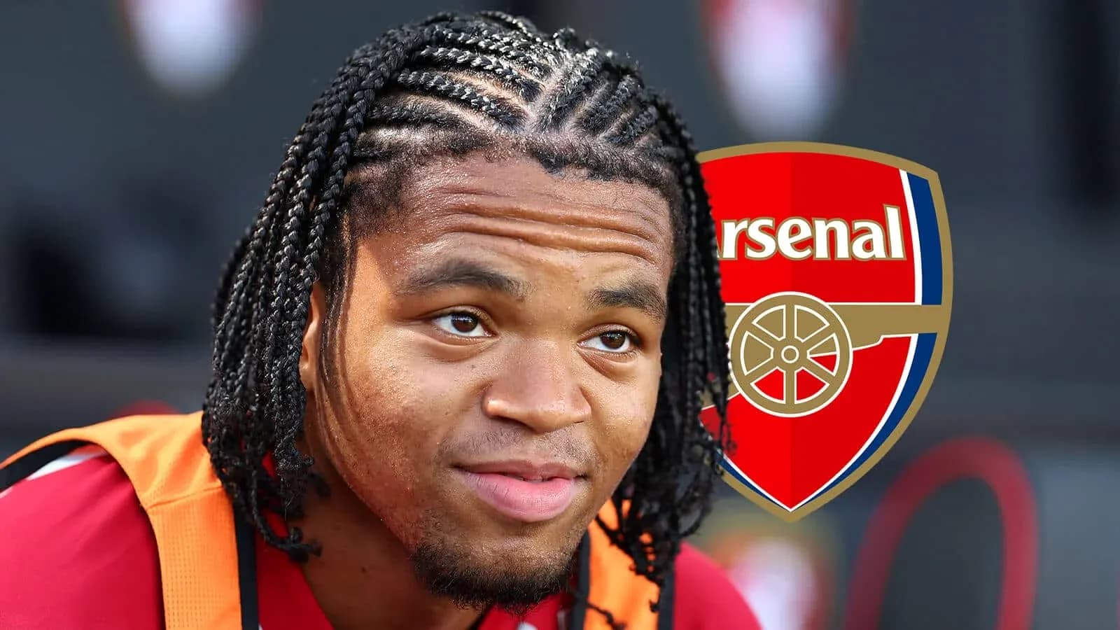 Jugador de Arsenal con trenzas en el banquillo