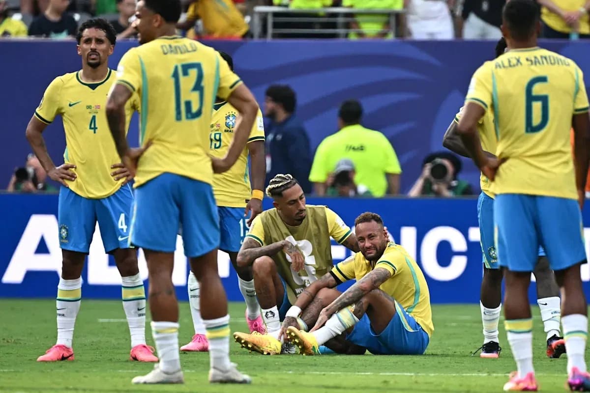 Jugadores de Brasil preocupados por Neymar en el campo