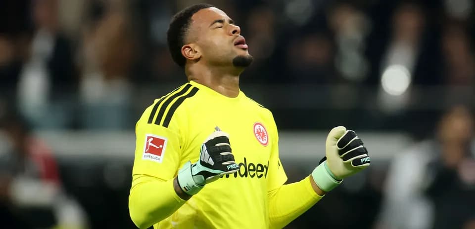 Portero de Eintracht Frankfurt celebrando una jugada