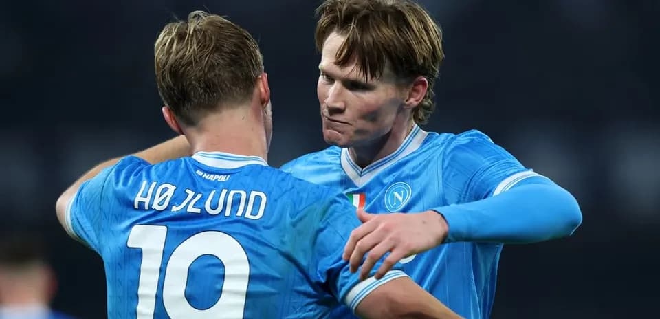 Jugadores del Napoli celebrando un momento juntos