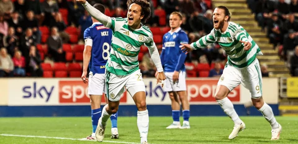 Jugador de Celtic celebrando un gol en partido