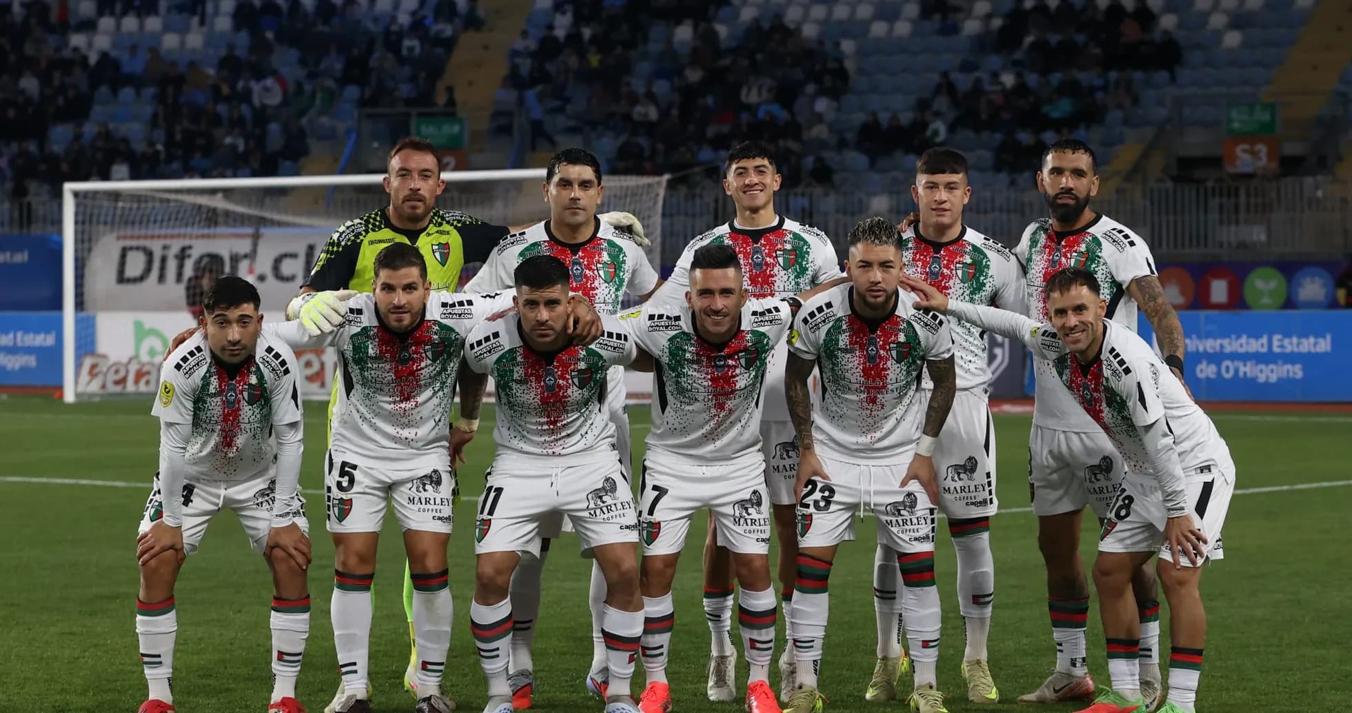 Equipo de Palestino posando antes del partido