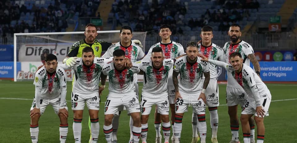 Equipo de Palestino posando antes del partido